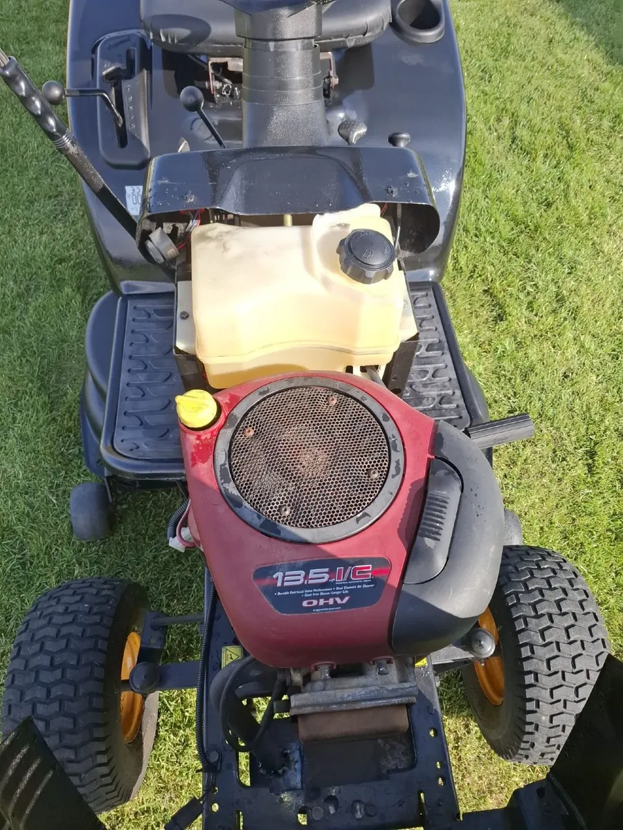 Partner ride on lawnmower - Image 3