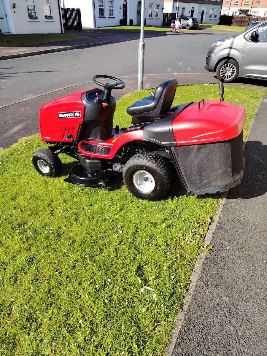 Snapper ride on lawnmower - Image 4