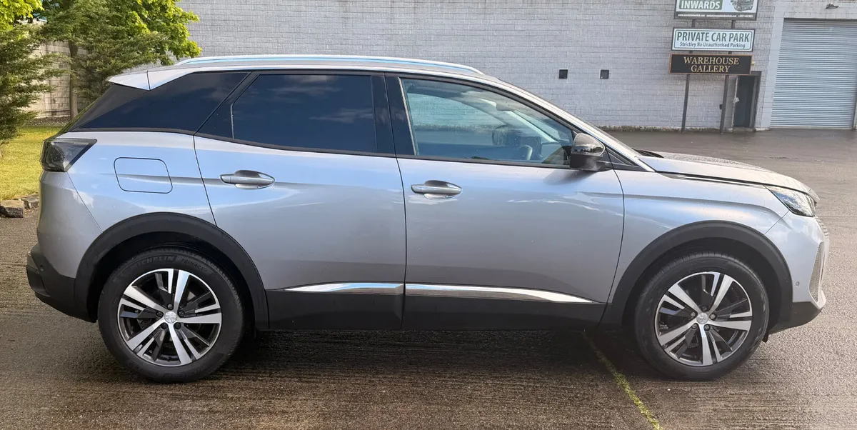 2022 Peugeot 3008 Only 31,000km - Image 3