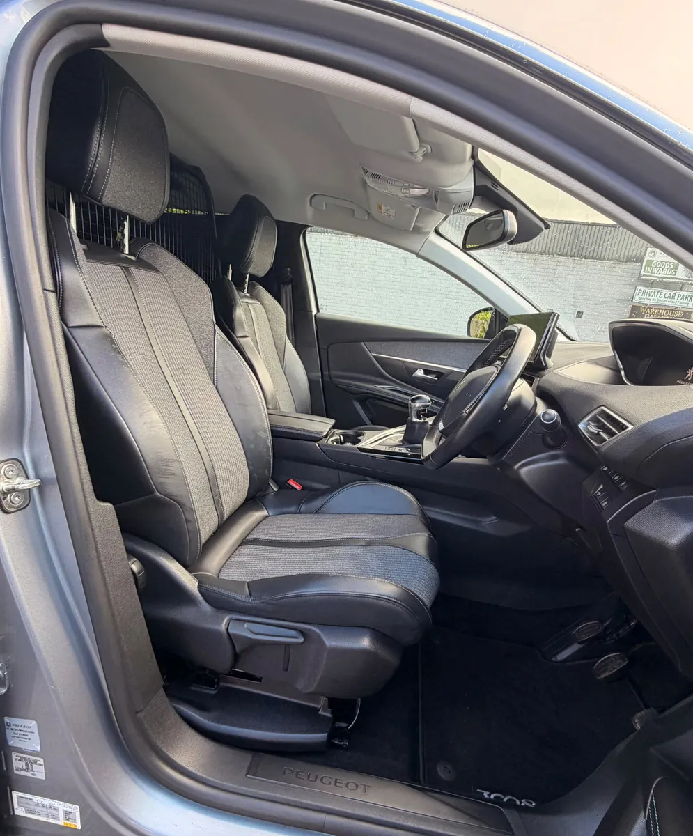 2022 Peugeot 3008 Only 31,000km - Image 4