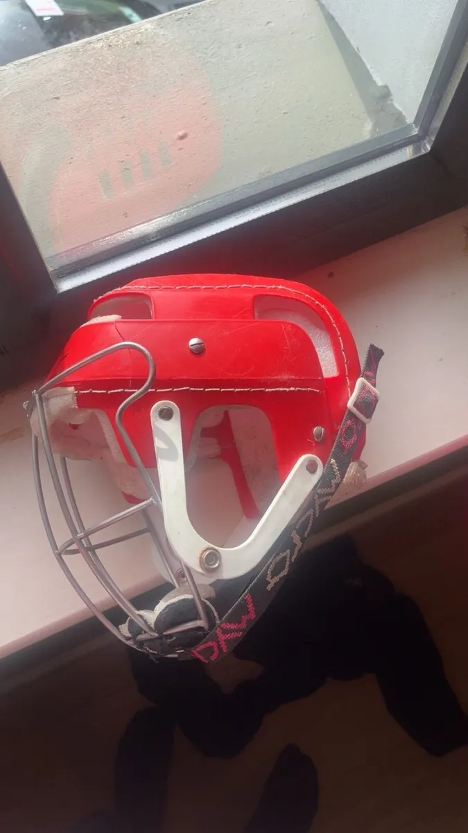 Old gen gola hurling helmet - Image 2