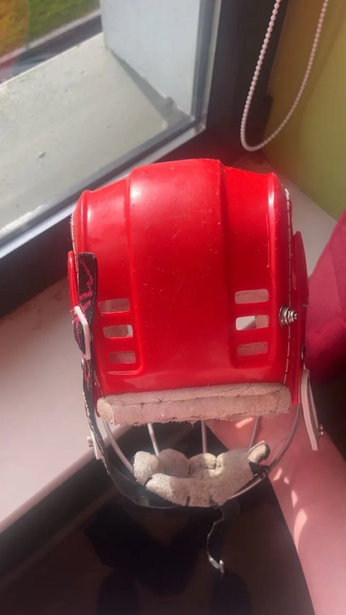 Old gen gola hurling helmet - Image 4
