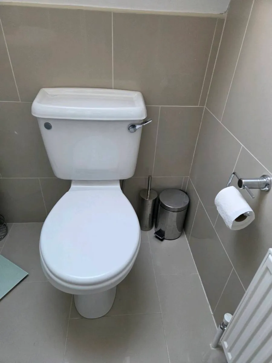 Bathroom suite - Image 3