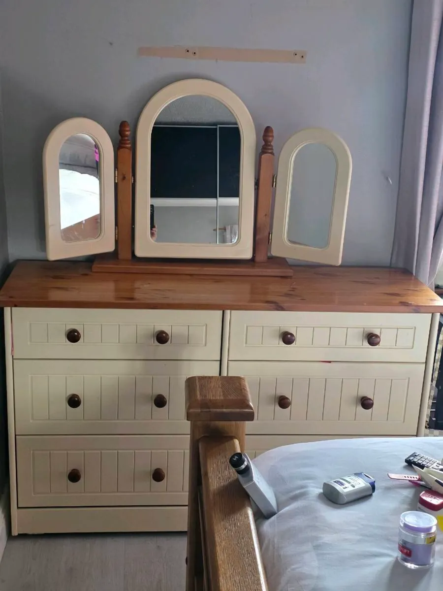 2 lockers dresser with mirror - Image 1