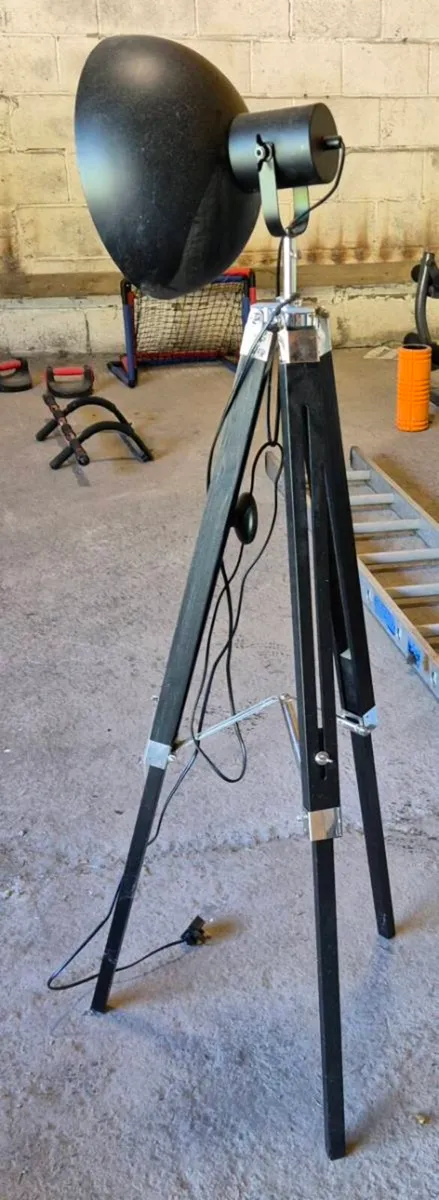 Modern Tripod Floor Lamp - Image 3