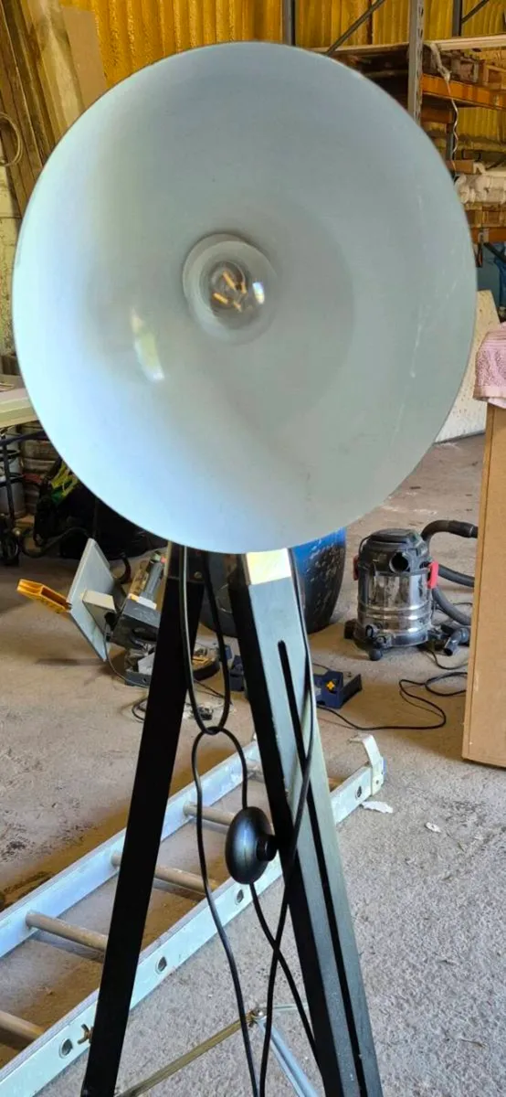 Modern Tripod Floor Lamp - Image 4