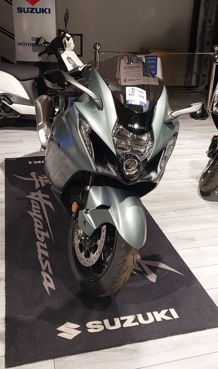Suzuki GSX1300R Hayabusa - Image 2