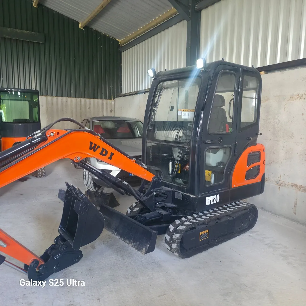 2T digger with kubota engine!! - Image 1