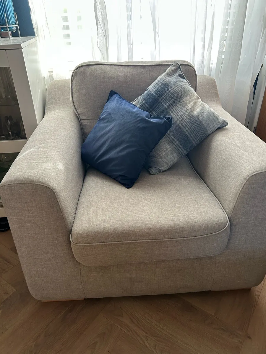 Grey upholstered 3+1 and footstool - Image 4
