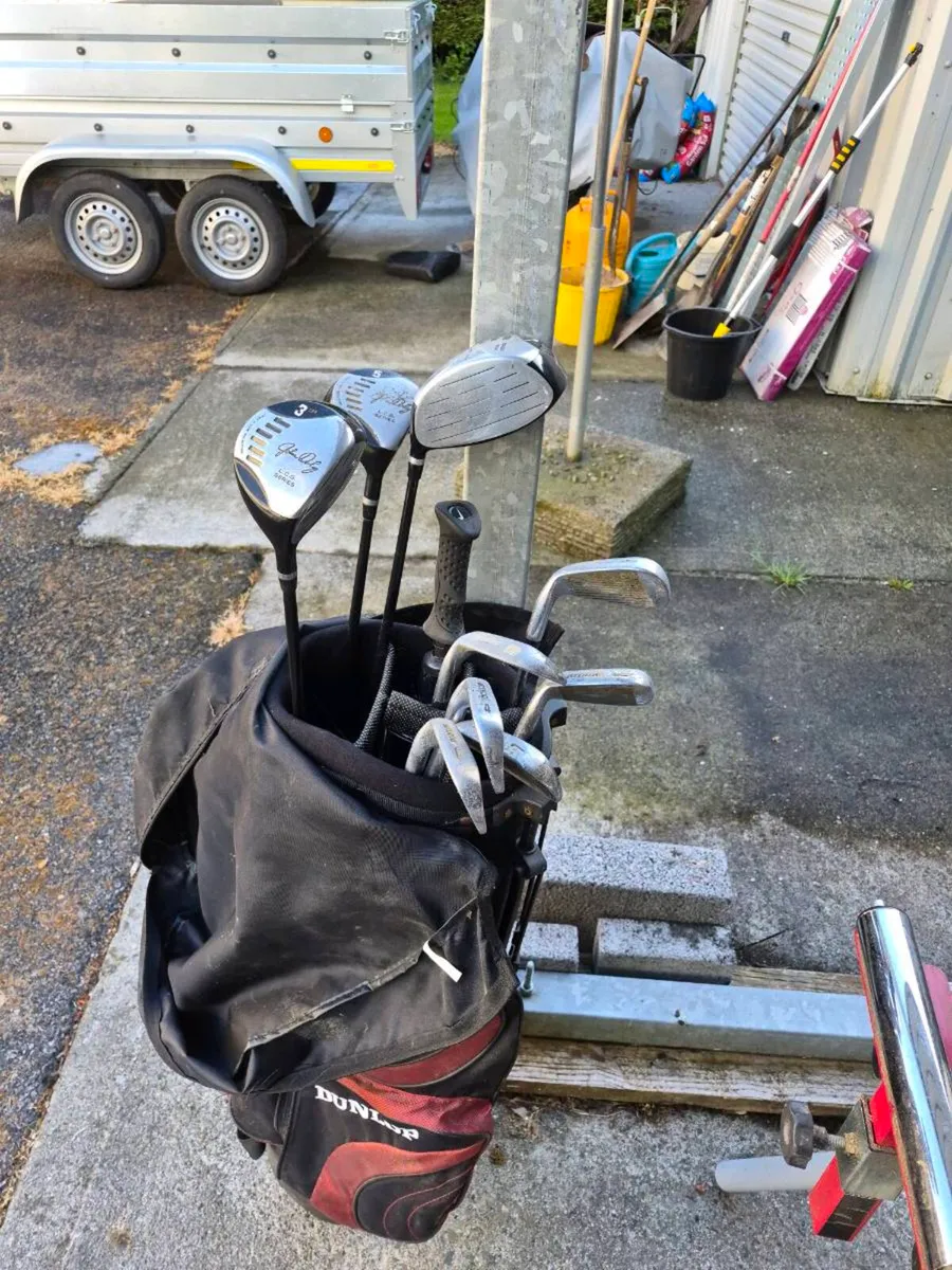 Dunlop golf clubs and bag - Image 4