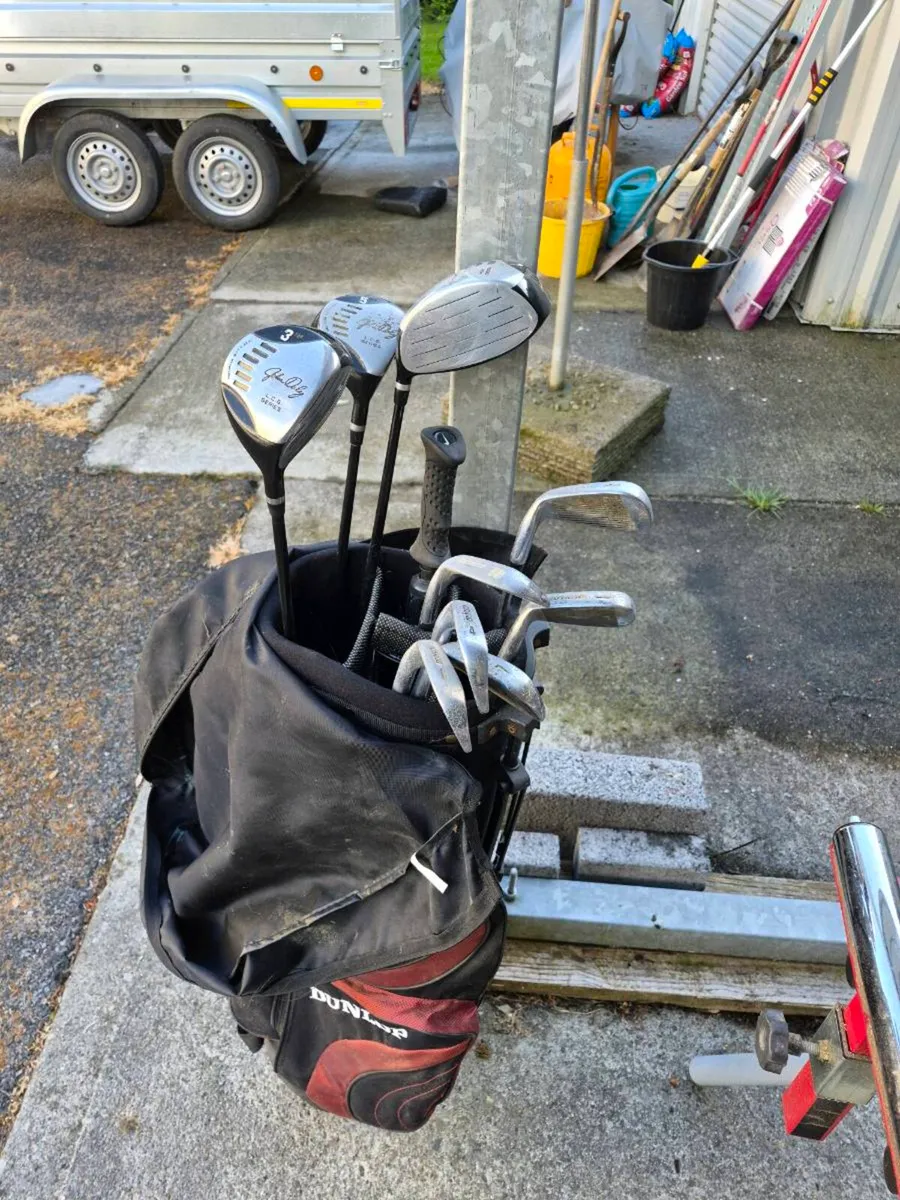 Dunlop golf clubs and bag - Image 3