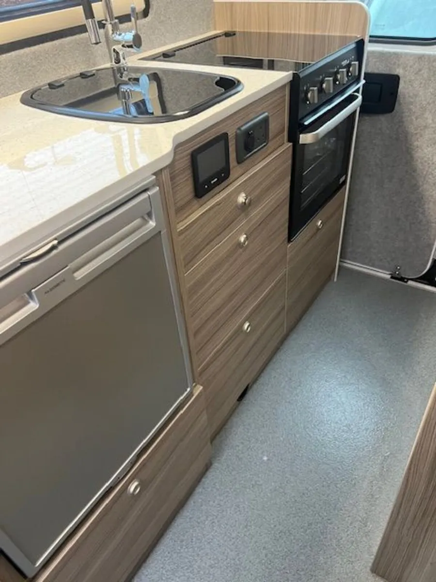 Beautiful Campervan, hardly used - Image 3