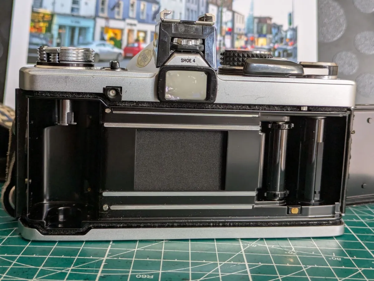 Olympus OM2 N + Zuiko 50mm 1.8 lens + winder - Image 4