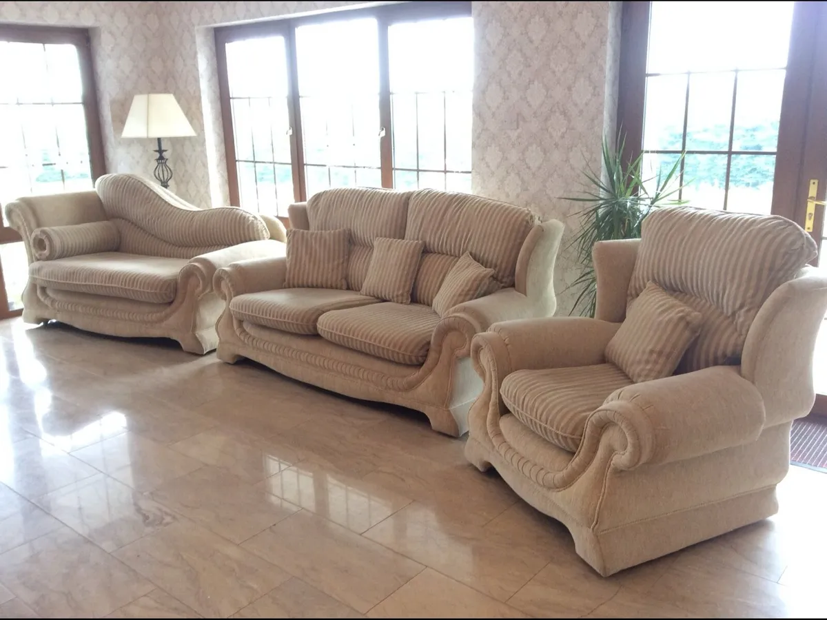 Three piece suites , sofas and settees - Image 1