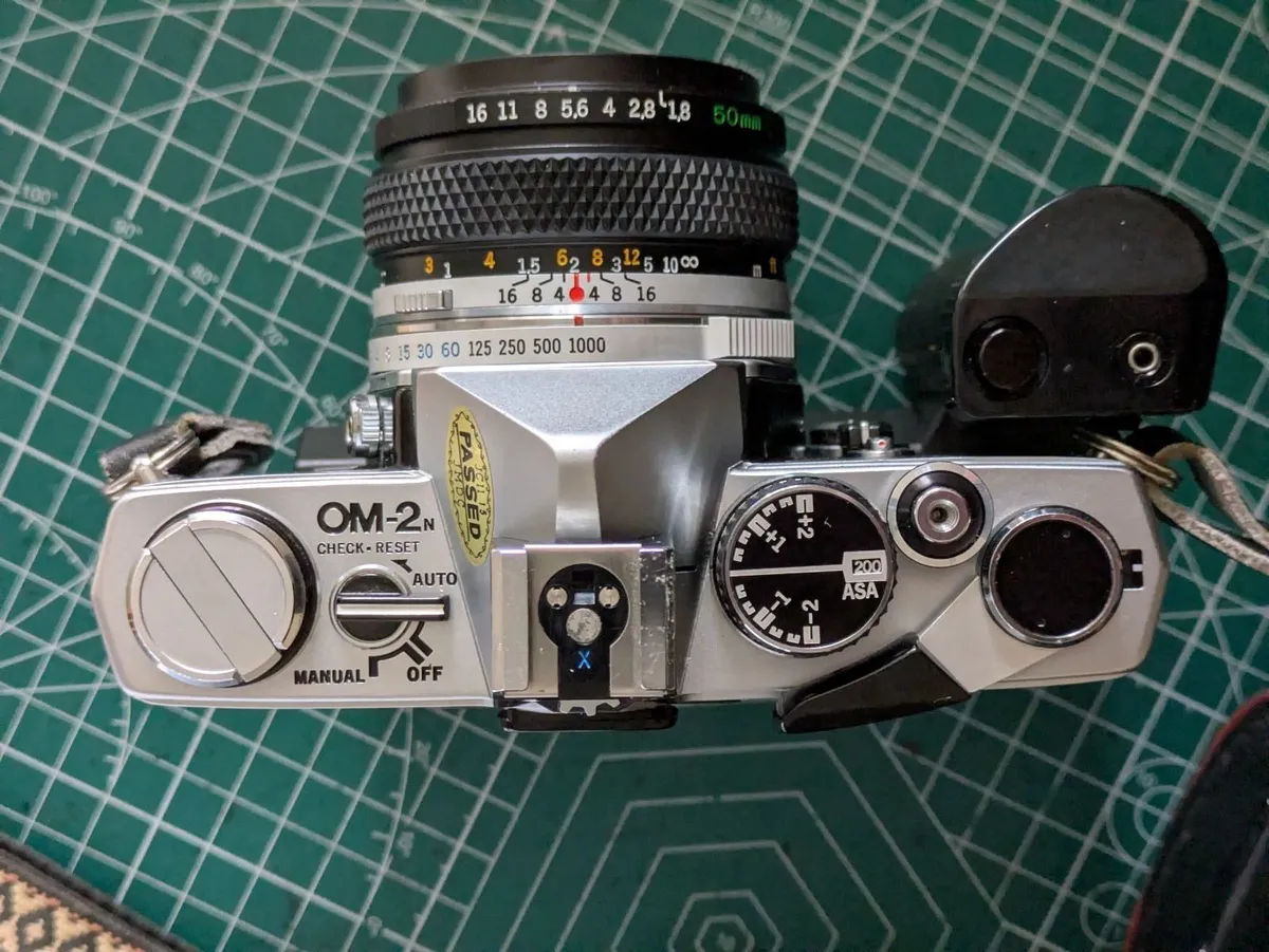 Olympus OM2 N + Zuiko 50mm 1.8 lens + winder - Image 2