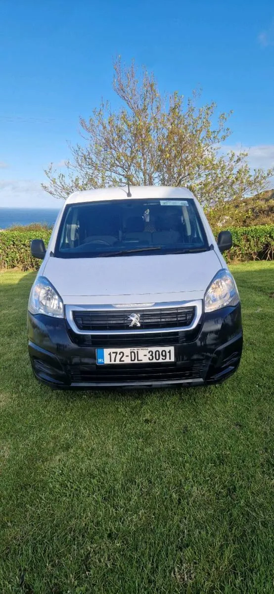 Van - Image 2