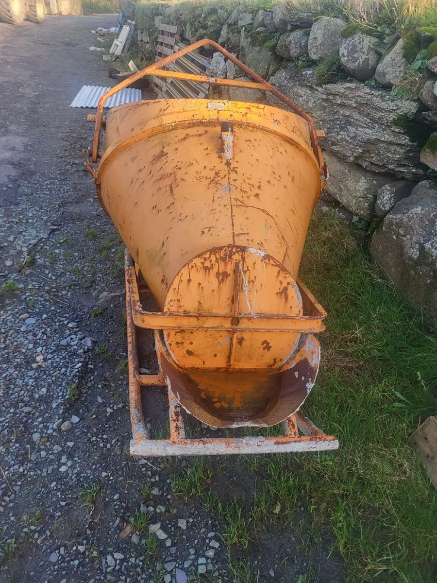 Concrete Skip - Image 2