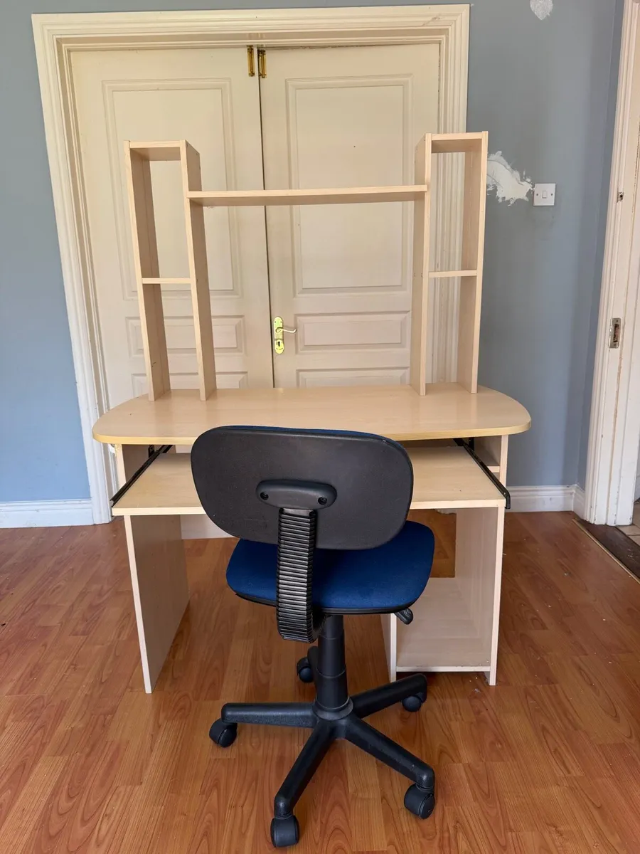 Desk and chair - Image 3