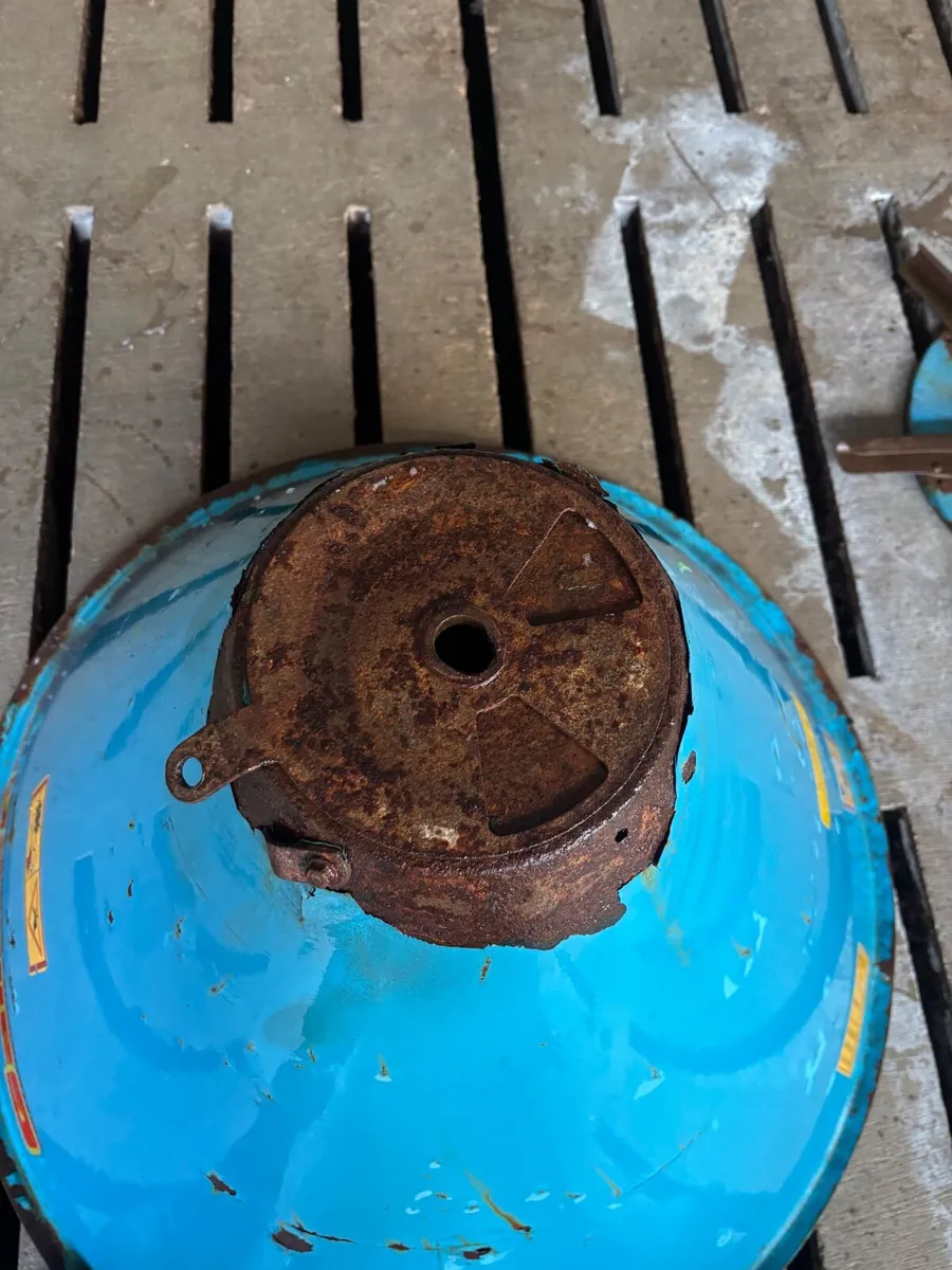 Bin and disc for a gamberinai sower - Image 2