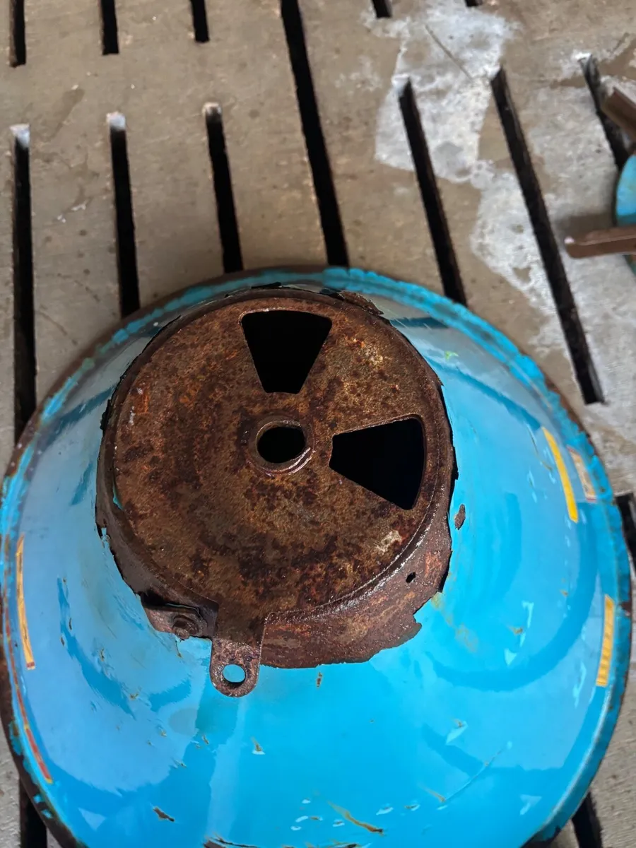 Bin and disc for a gamberinai sower - Image 3