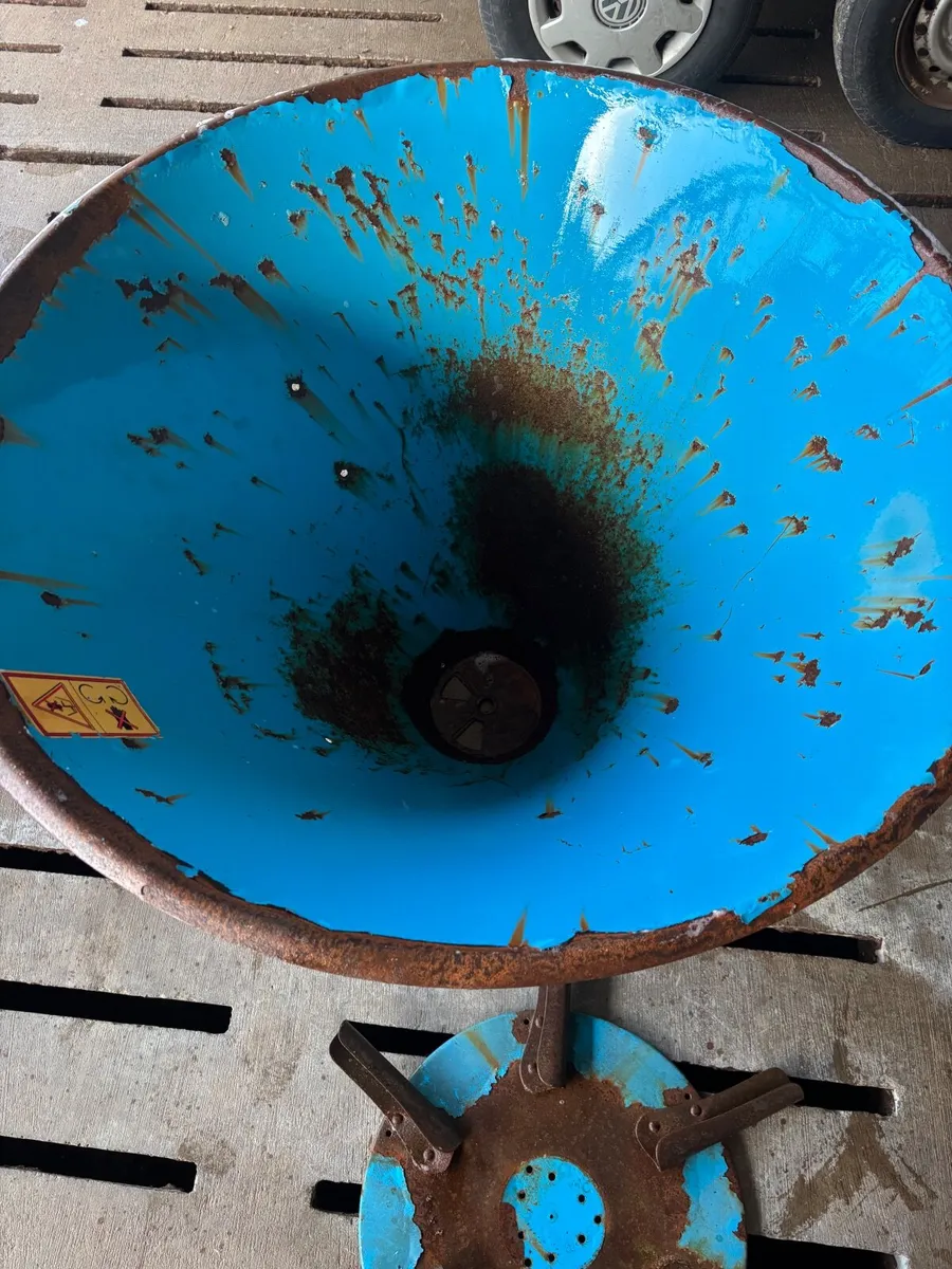 Bin and disc for a gamberinai sower - Image 4