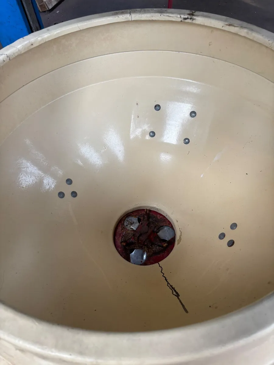 Fertiliser spinner - Image 4