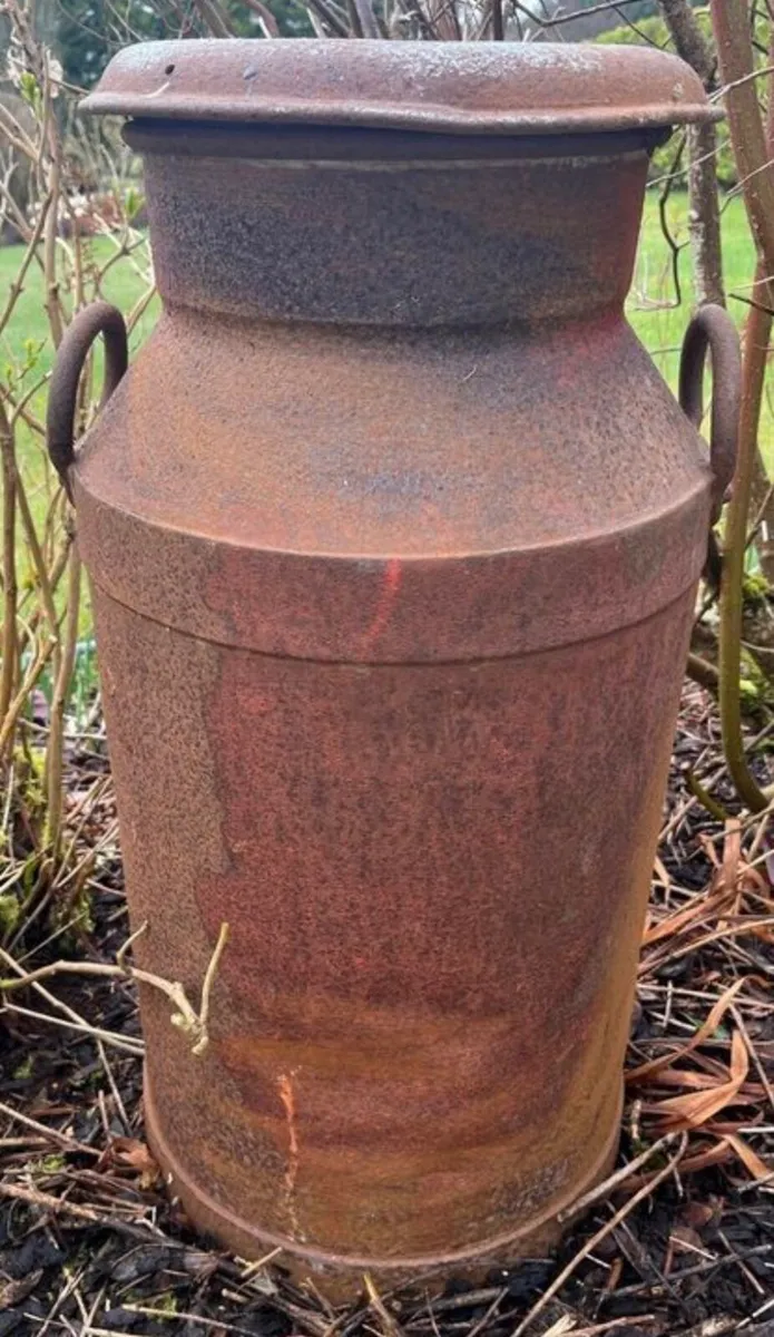 Two vintage milk cans - Image 1