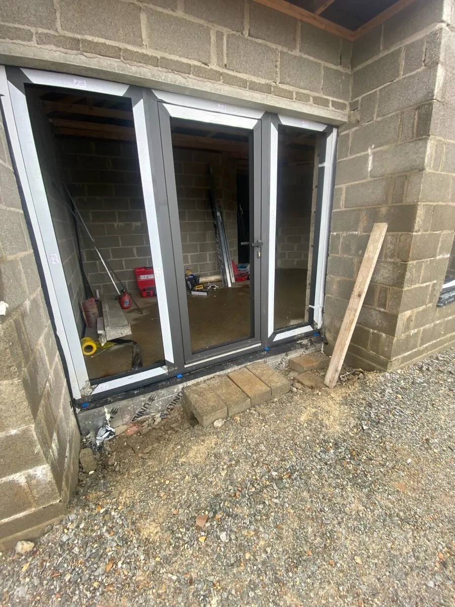 Aluminium triple glazed front door - Image 2