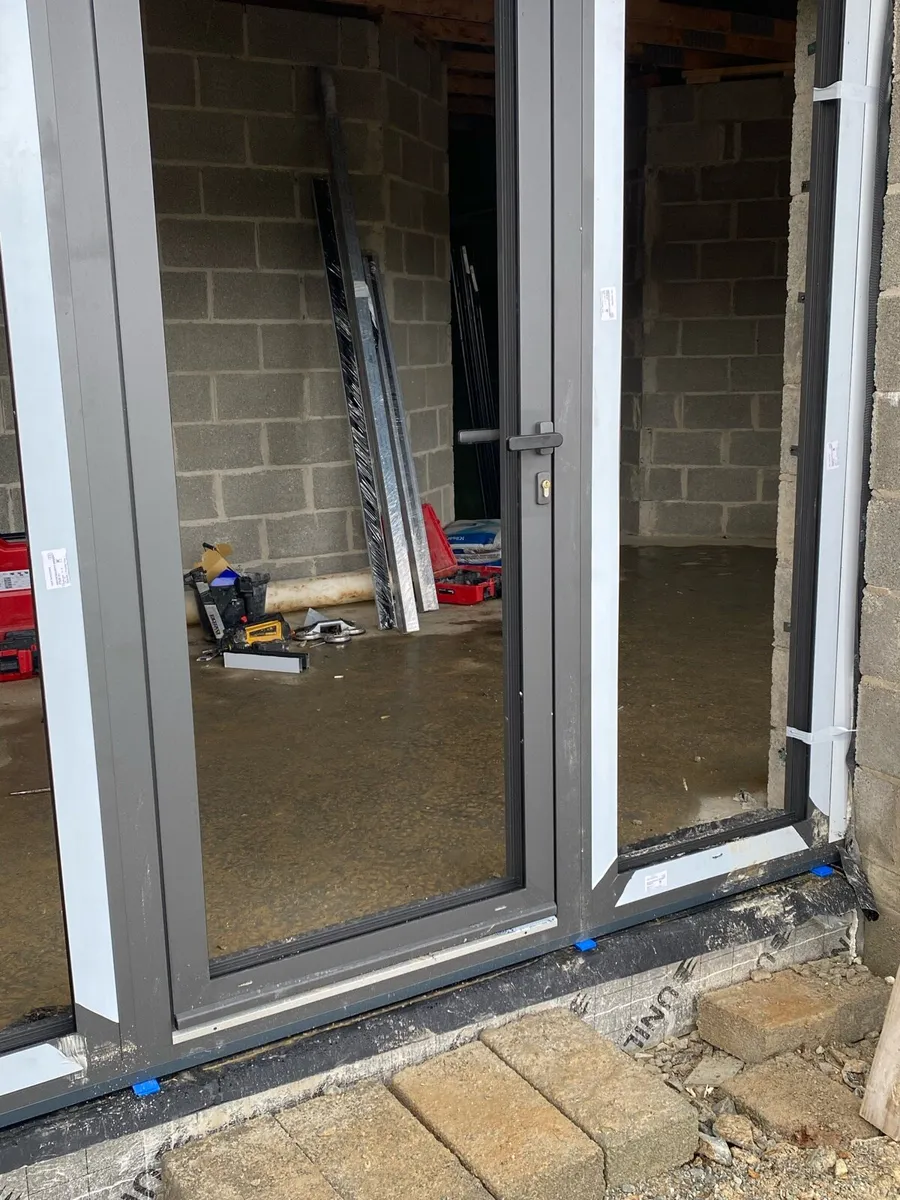 Aluminium triple glazed front door - Image 3