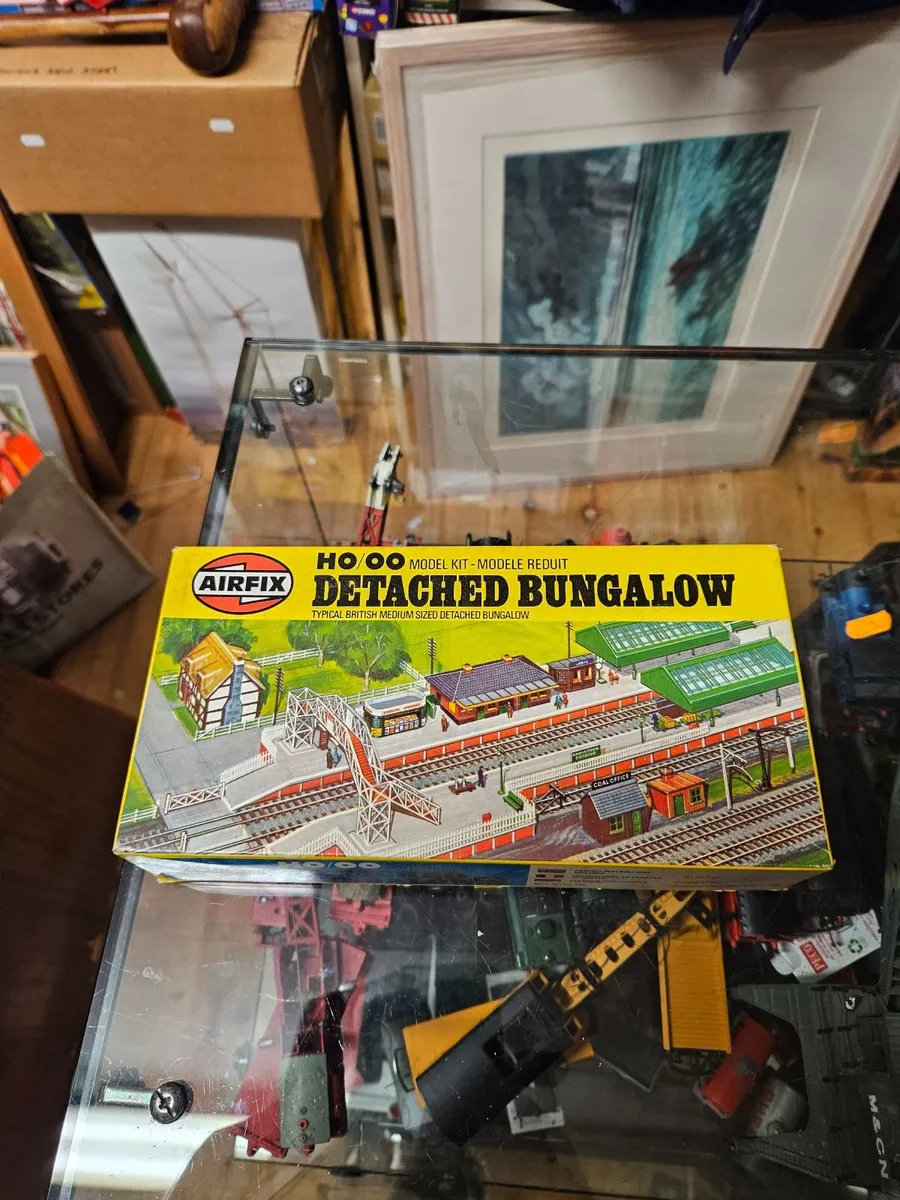 Hornby Airfix OO Gauge Model Kit - Image 3