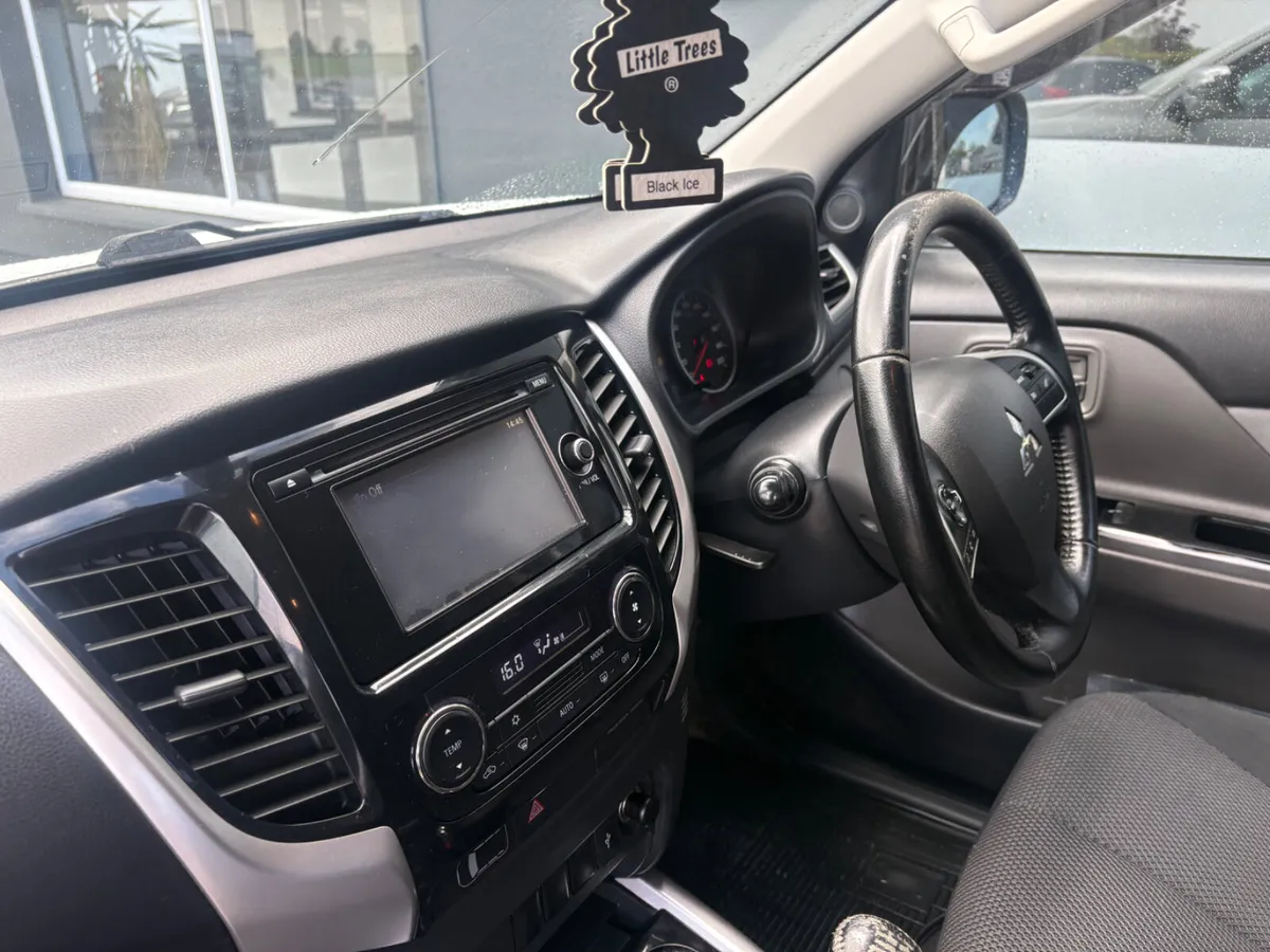 Mitsubishi L200 Warrior 2.3D  2016 - Image 2