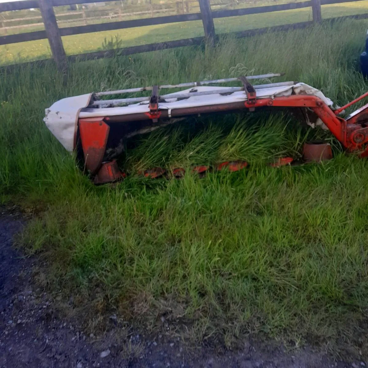 Kuhn disc mower and roller for sale - Image 2