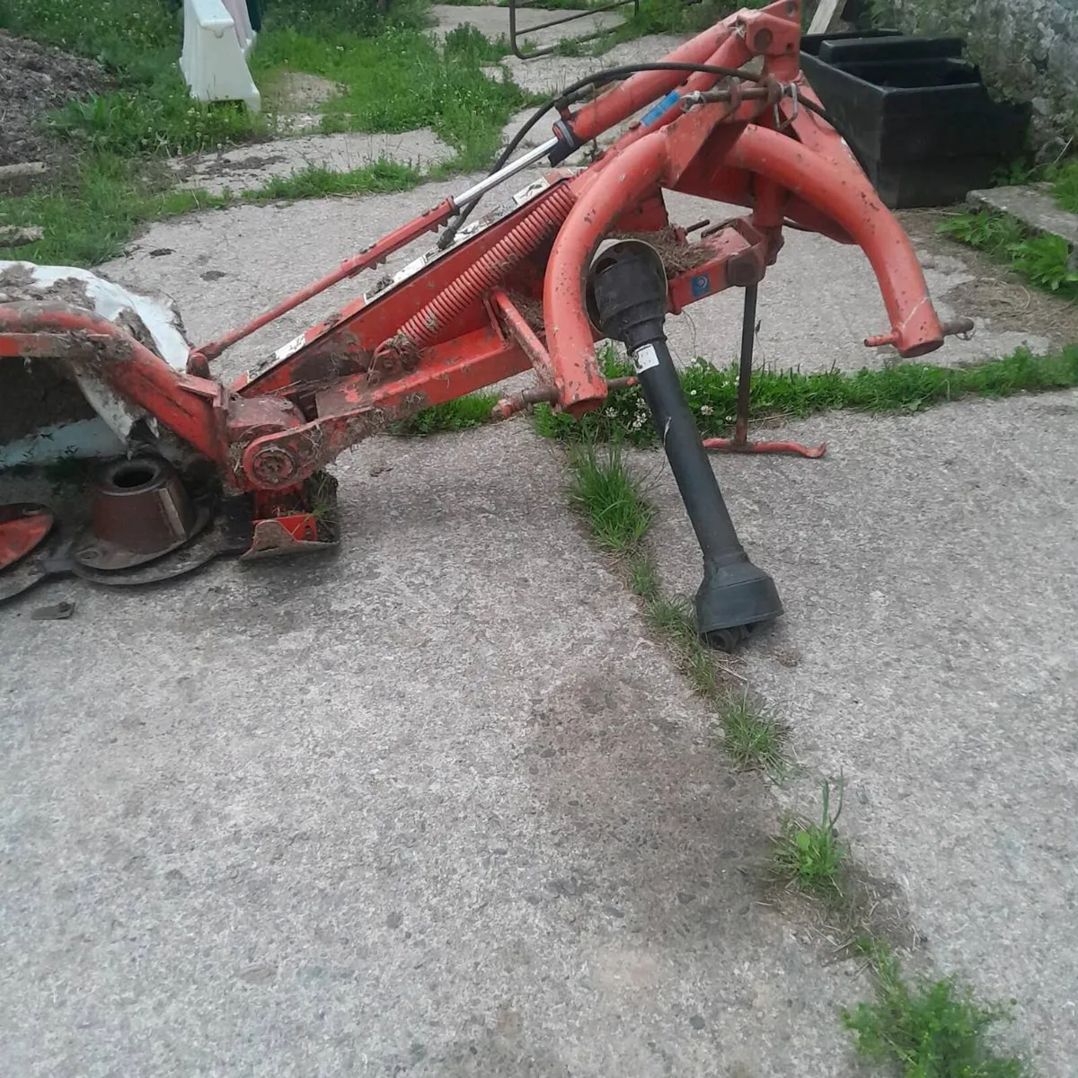 Kuhn disc mower and roller for sale - Image 1