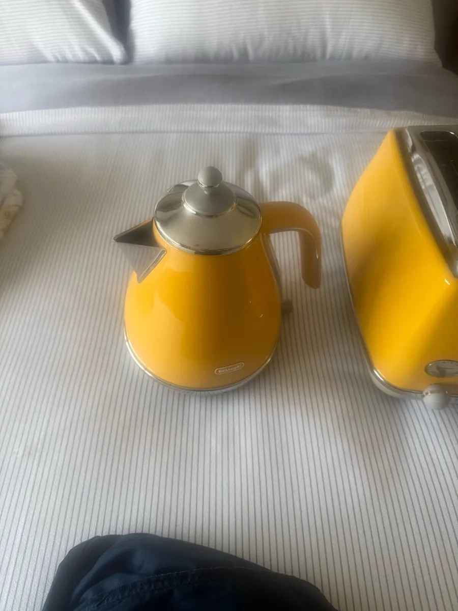 Delongi kettle & Toaster New - Image 3