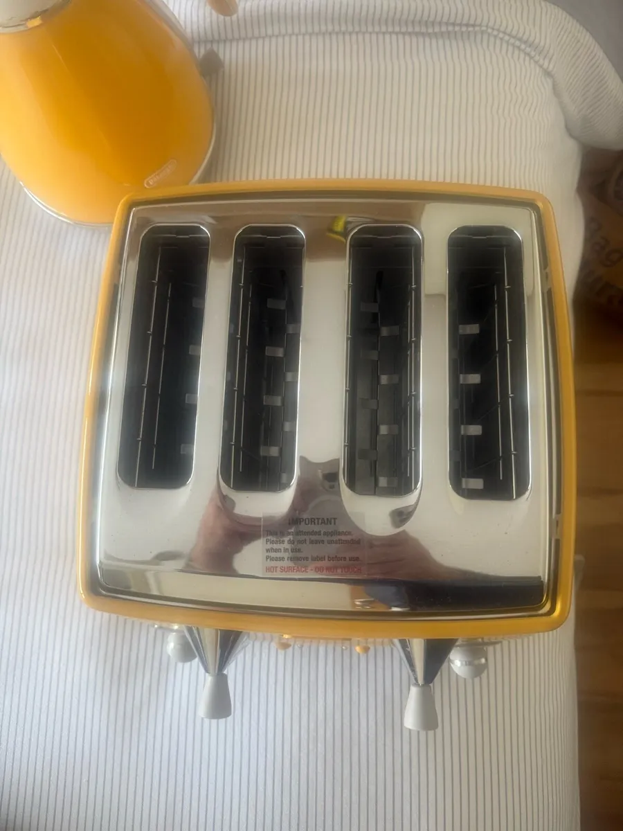 Delongi kettle & Toaster New - Image 2