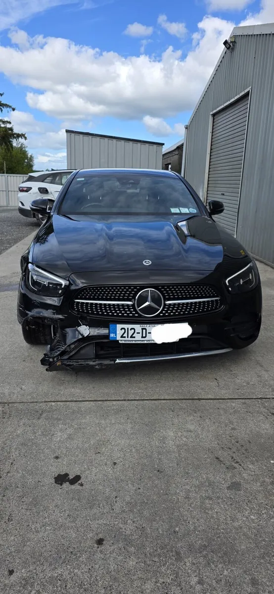 212 MERCEDES E300D AMG-LINE - Image 2