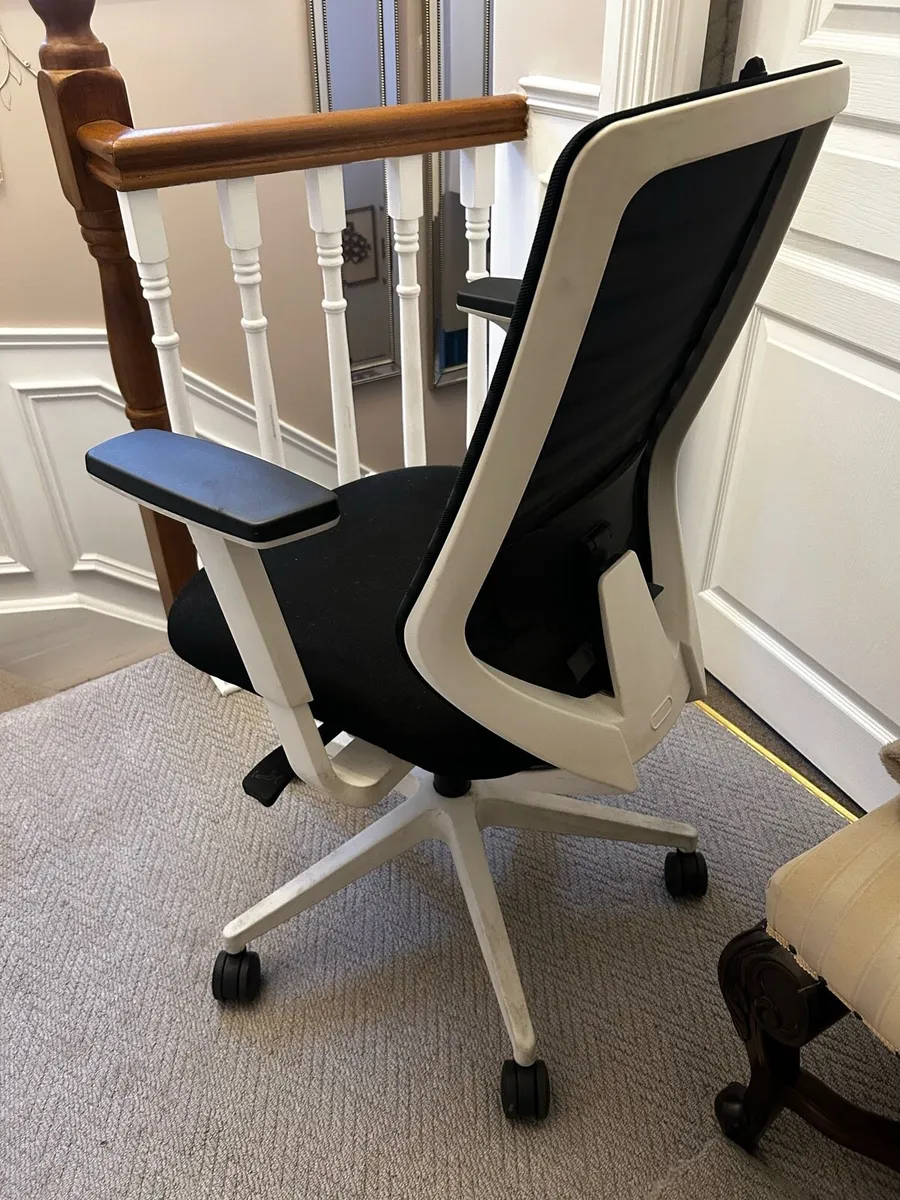 NV Ergonomic Office Chair White Frame - Image 4