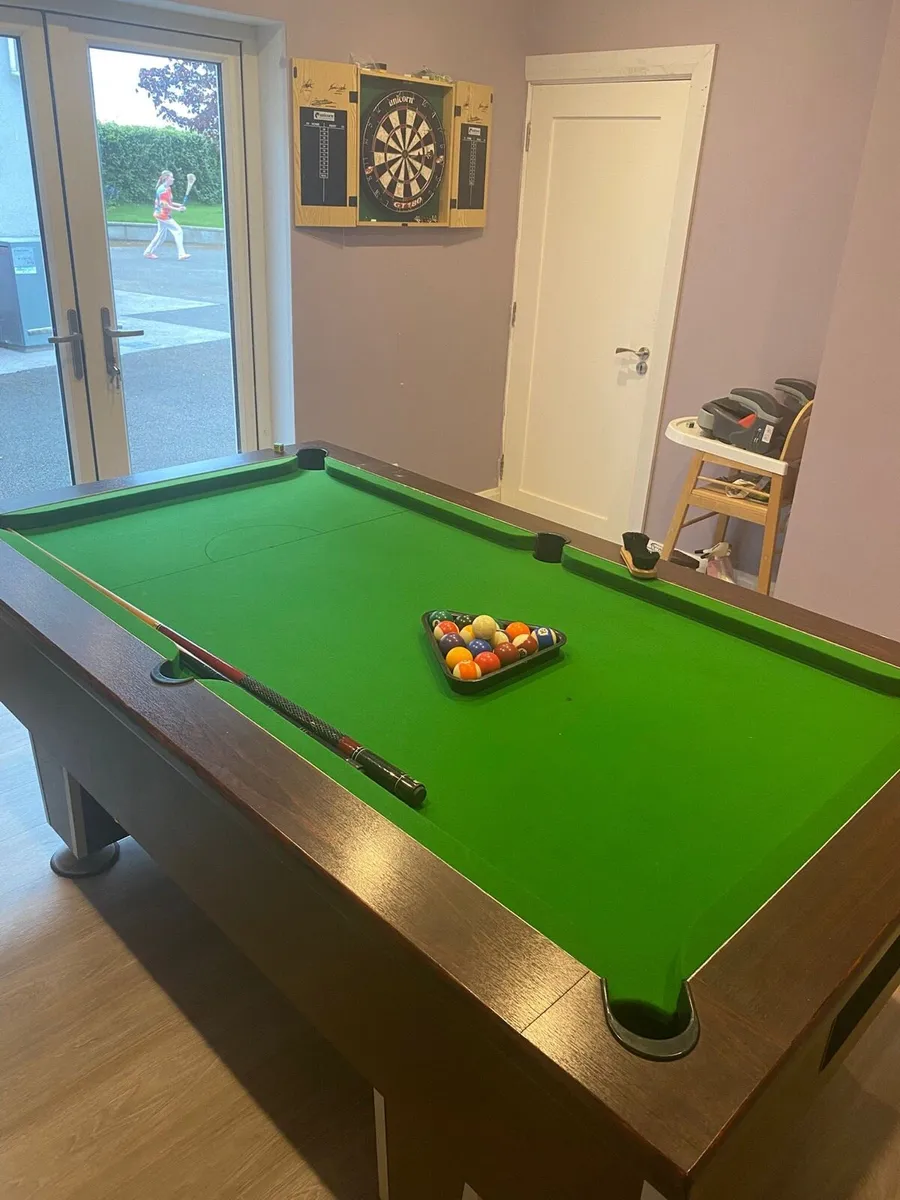 Pool table - Image 1