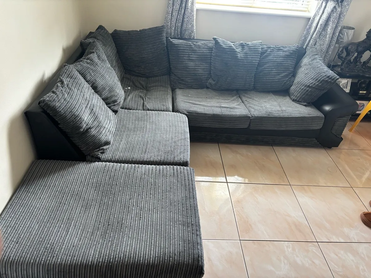 Corner couch - Image 2