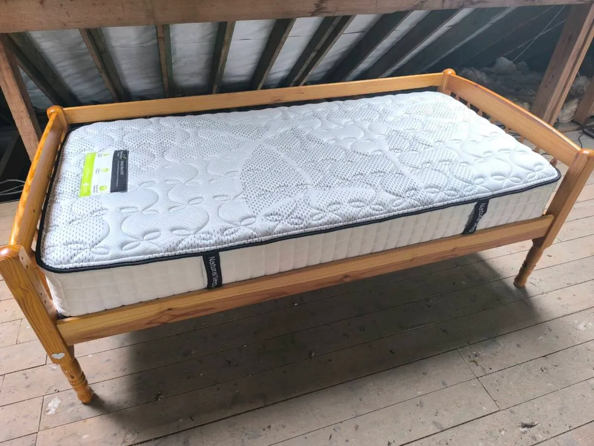 Single bed and as good as new mattress - Image 1