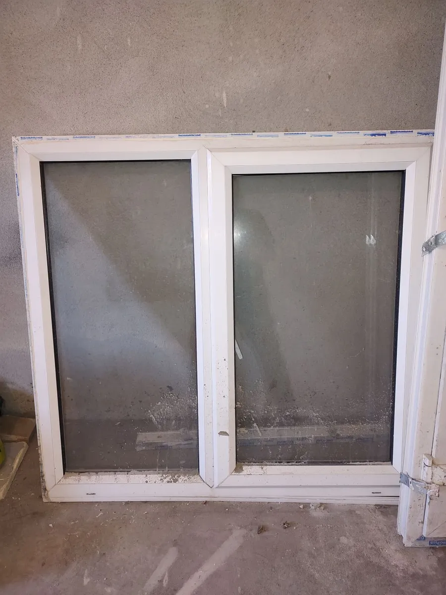 Garage door and window - Image 3