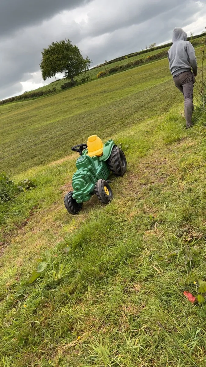 Toy tractor