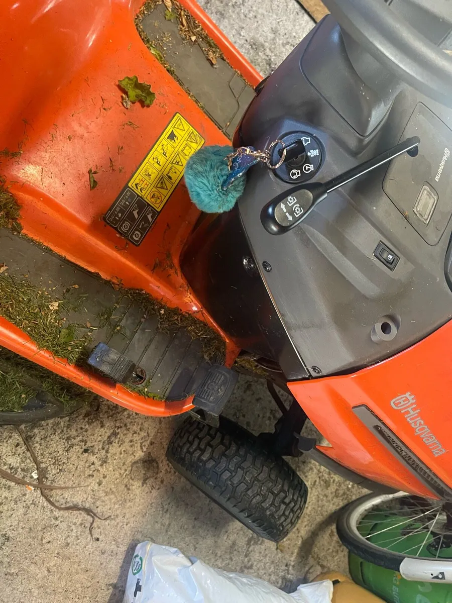 Husqvarna Ride on lawn mower - Image 3
