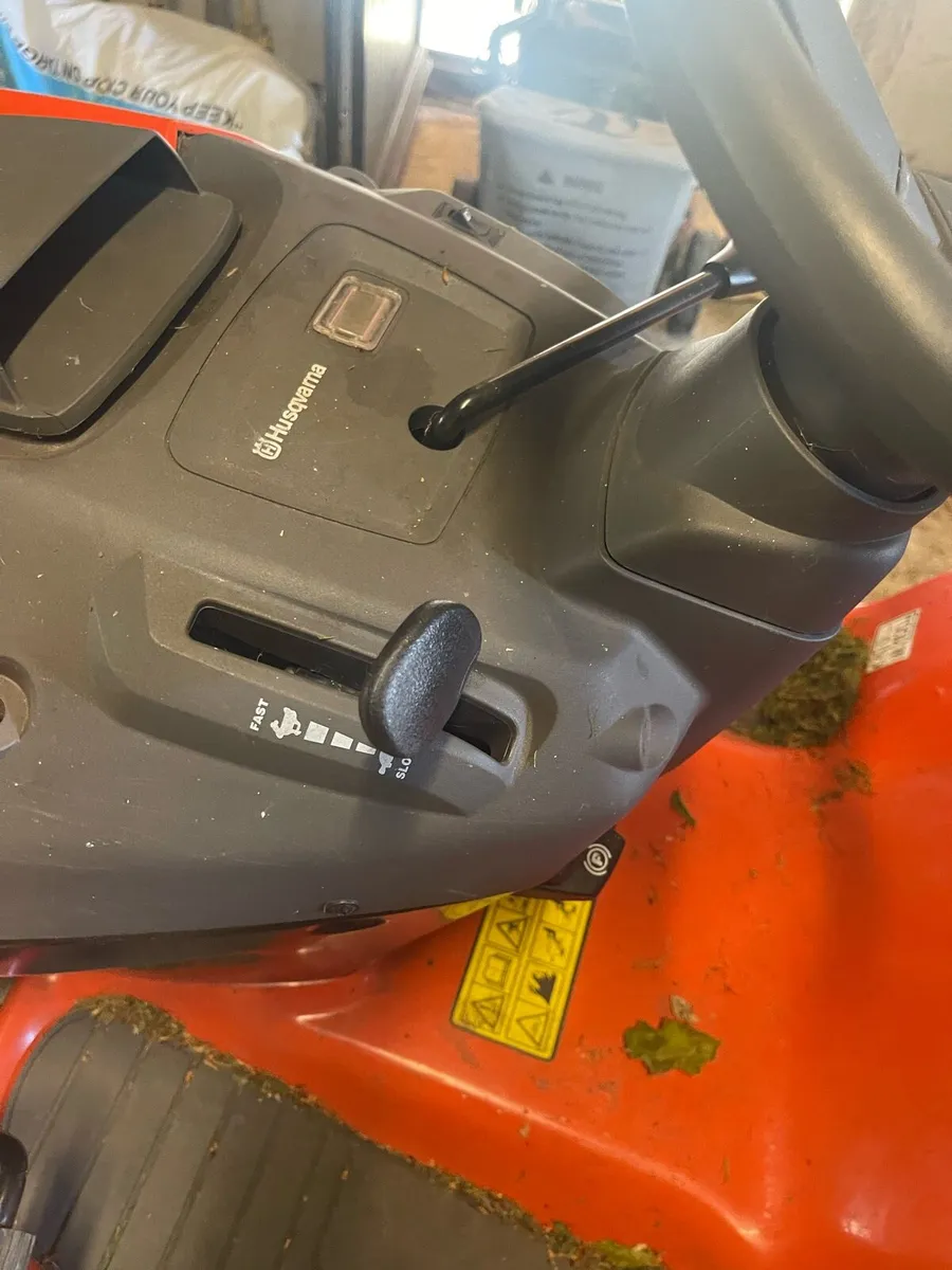 Husqvarna Ride on lawn mower - Image 4