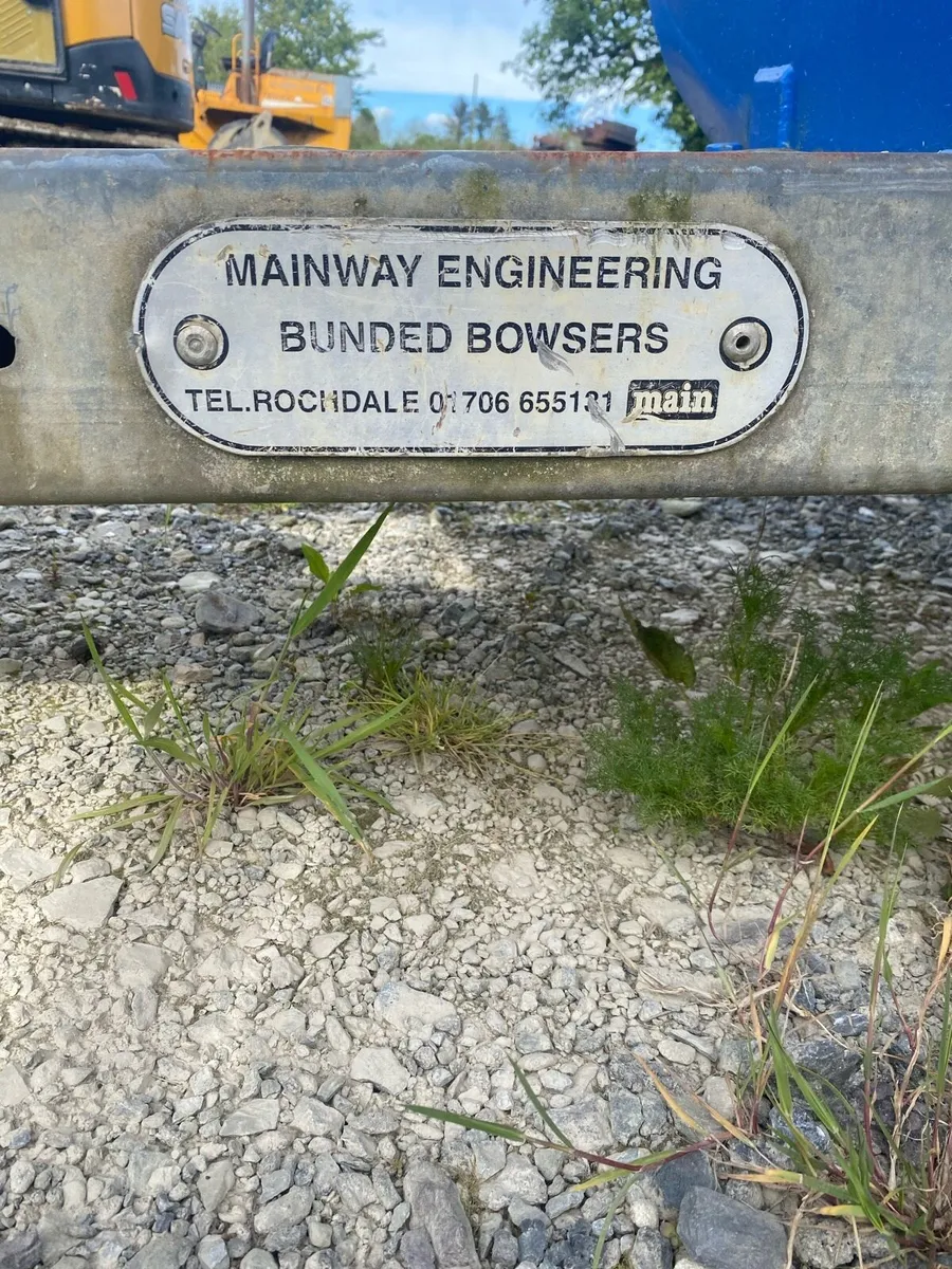 Fuel bowser - Image 2