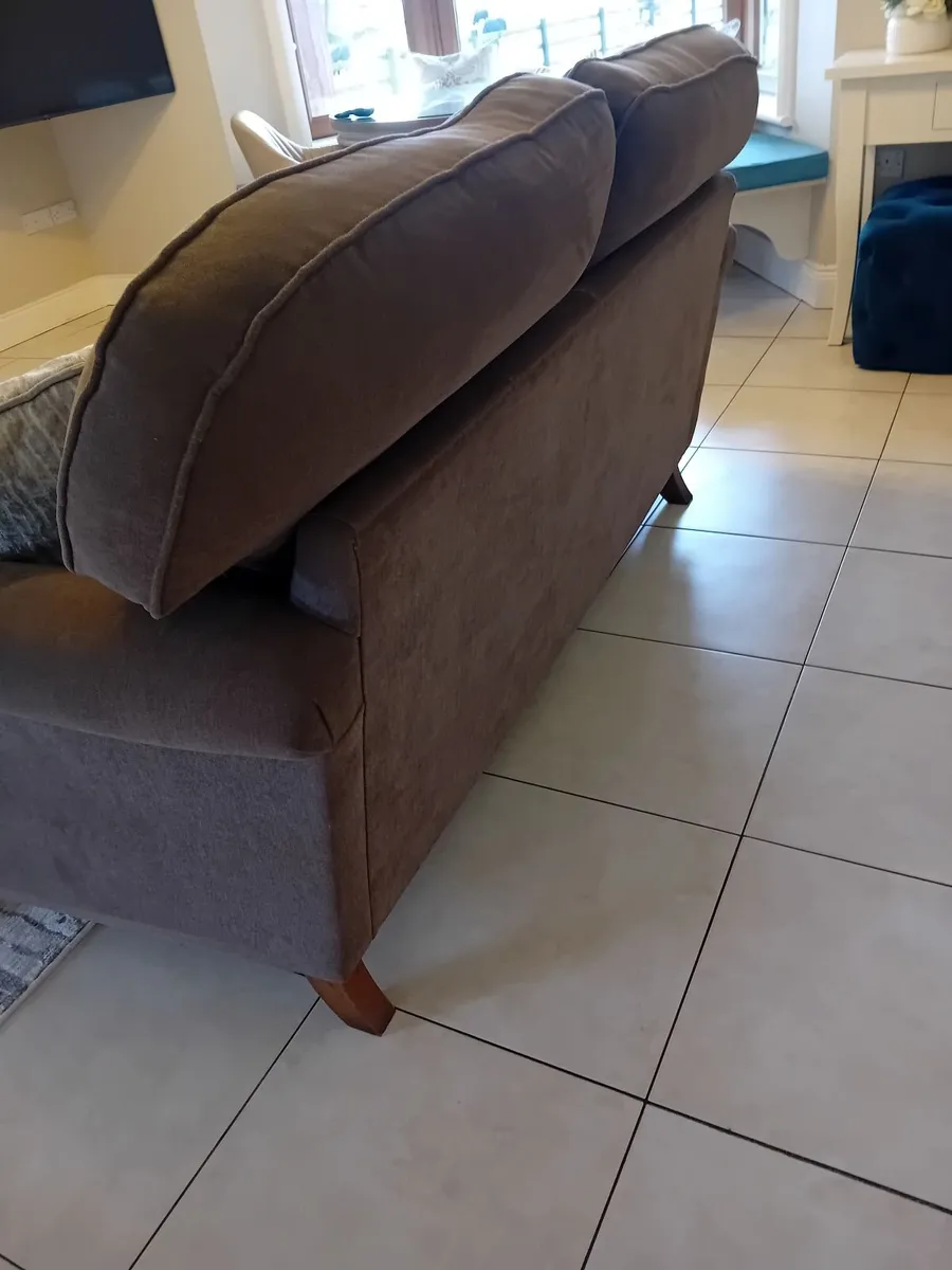 Couch - Image 2