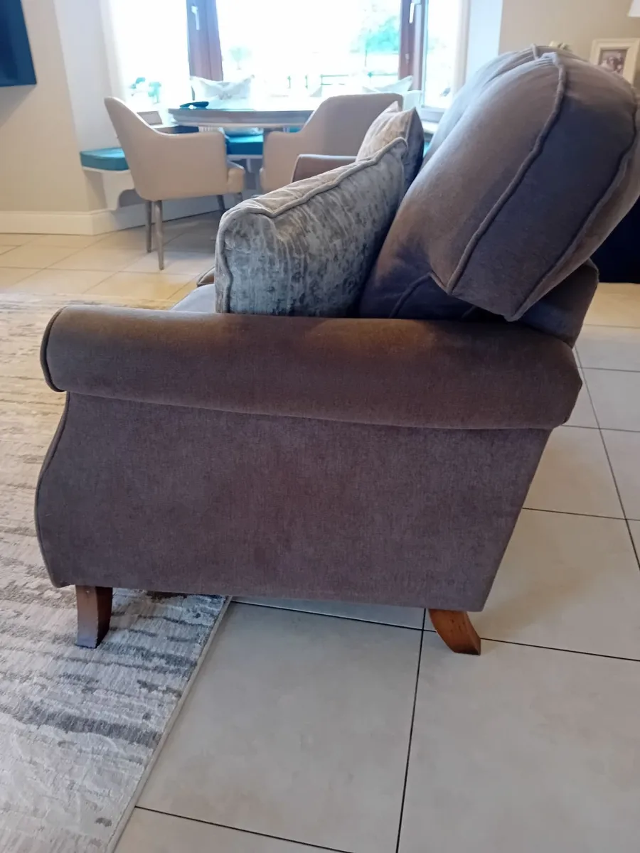 Couch - Image 4