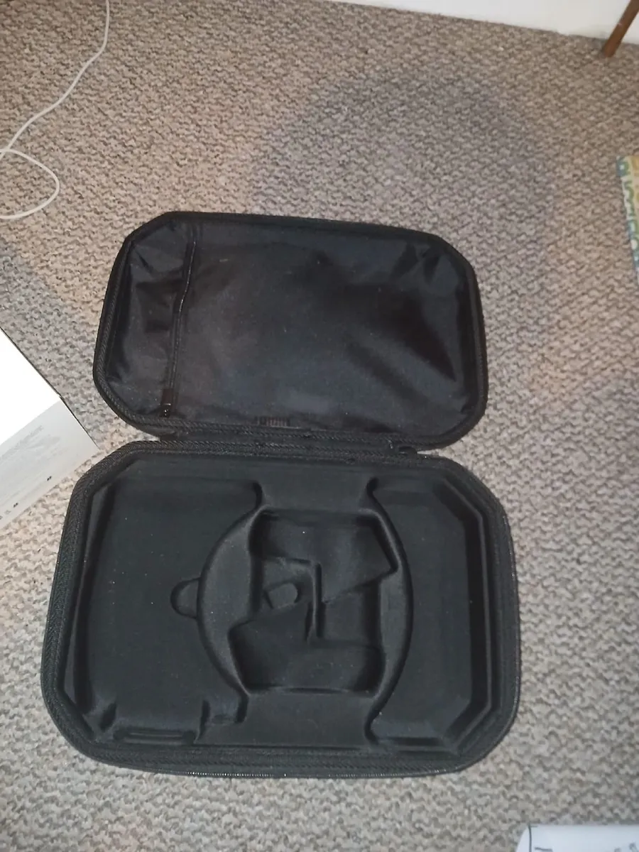 Meta quest  2 vr headset - Image 3