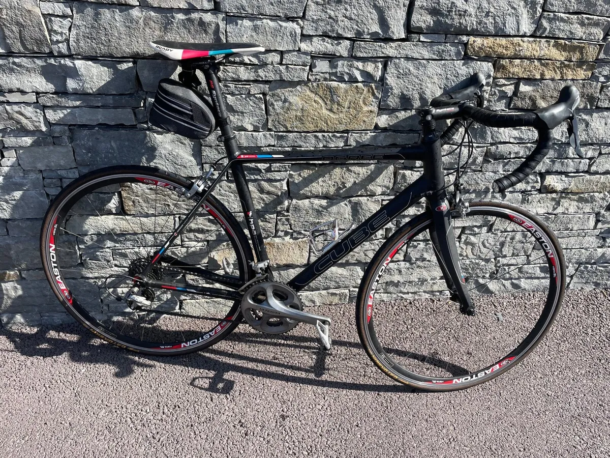 Cube racing bike in great condition - Image 1