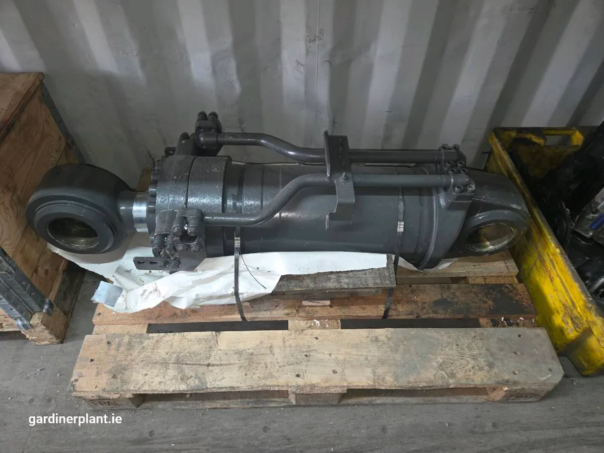 Hydraulic tilt cyclinder